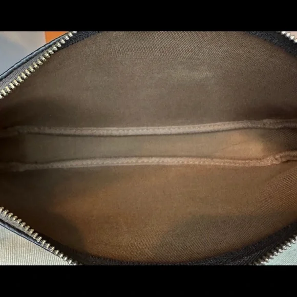 Louis Vuitton Pochette Vintage Brown Monogram leather Shoulder bag 

Offers - Picture 10 of 14